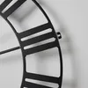 Reloj de pared Relaxdays, con números romanos, diámetro 60 Vista previa de la imagen del producto 6