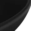 A close-up view of the edge of a black ceramic sink. Náhled obrázku produktu