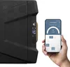 A hand holds a smartphone displaying a control app next to a black portable cooler. Anteprima dell’immagine prodotto