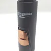 Close-up of the power button and branding on a black grooming device. Podgląd zdjęcia produktu