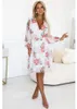Vestido NUMOCO 388-3, estampado de flores de colores. Vista previa de la imagen del producto 2