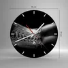 Wanduhr - Rund - Glasuhr - Weiblicher Körper Leder Korsett Produktbild-Vorschau 3
