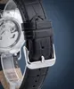 Close-up of a watch strap and buckle. Voir les images du produit