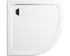 A top-down view of a white, quarter-round shower tray with a drain cover. Anteprima dell’immagine prodotto