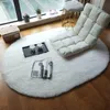 A fluffy white rug with a floor chair, tray with cups, and a book on it, placed near a window. Anteprima dell’immagine prodotto