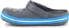 A side view of a single Crocs shoe. Produktbild-Vorschau