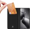 A hand inserts a credit card into a black flip case for a smartphone. Náhľad obrázku produktu