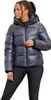 A woman wearing a blue puffer jacket and black leggings, posing against a white background. Voir les images du produit