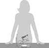 A silver metal figurine of a cyclist on a bicycle, shown in front of a silhouette of a person. Dimensions are indicated with measurement lines. Anteprima dell’immagine prodotto