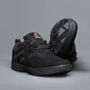 A pair of black low-top sneakers against a plain gray background. Podgląd zdjęcia produktu
