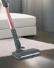 A cordless vacuum cleaner is shown in use on a rug and a dark floor, with a white sofa in the background. Produktbild-Vorschau