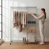 Porte-vêtements à roulettes HAKU chromé - métal, L/H/P : Voir les images du produit 2