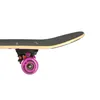 A close-up side view of a skateboard. Voir les images du produit