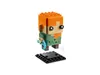 A LEGO Minecraft Alex figure with a pickaxe, standing on a black display base. Náhled obrázku produktu