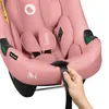 A hand is shown adjusting the harness of a pink baby car seat. Náhled obrázku produktu