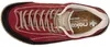 Auf dem Bild ist ein roter Freizeitschuh zu sehen der von der rechten Seite dargestellt wird. Der Schuh hat weiße Schnürsenkel und eine weiße Sohle mit einem leicht erhöhten Absatz. Productafbeelding-voorbeeld