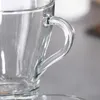 A close-up shot of the handle and upper rim of a clear glass mug. Anteprima dell’immagine prodotto