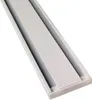 A close-up, angled view of a white aluminum curtain track against a white background. Anteprima dell’immagine prodotto