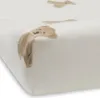 A close-up view of a cream-colored changing pad cover with a pattern of small brown teddy bears. Produktbild-Vorschau
