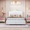 A child's bedroom with a white bed, pink accents, and decorative lighting. Voir les images du produit