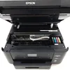 An open Epson Expression XP-5200 printer showing the ink cartridges and internal components. Náhled obrázku produktu