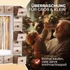 An old man and a child are looking at a Christmas tree, with a wooden advent calendar in the foreground. Anteprima dell’immagine prodotto