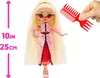A fashion doll with long blonde hair, wearing a pink outfit and sunglasses, is shown standing against a white background. A red comb is held by a hand in the upper right corner. Measurement indicators are on the left side. Voir les images du produit