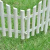A close-up view of a white plastic garden border fence. Anteprima dell’immagine prodotto