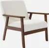 A studio shot of a single armchair against a white background. Anteprima dell’immagine prodotto