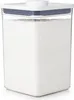 A clear, well-lit studio shot of a square food storage container filled with white powder, likely flour. Produktbild-Vorschau