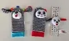 Set - kontrastierende Socken und eine Rassel an der Hand, Produktbild-Vorschau 6