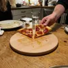 Dřevěné prkénko na pizzu do kuchyně | průměr 20 cm | bukové Náhled obrázku produktu 8