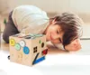 Cube de manipulation sensorielle en bois 20,5 cm Voir les images du produit 9