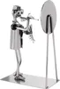 A metal figurine of a dart player with a dartboard. Náhled obrázku produktu