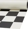 PVC-Rolle in schwarz-weiß im Schachbrettmuster, halb ausgerollt auf weißem Untergrund
 Produktbild-Vorschau