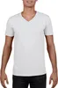 T-shirt Gildan soft style da uomo, scollo a V, manica corta Anteprima dell’immagine prodotto 4