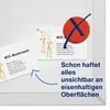 A close-up view of business cards and a red magnetic clip with a blue 'X' on a white surface, with German text describing its function. Náhled obrázku produktu