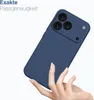 A hand holding a blue phone case. Produktbild-Vorschau