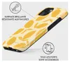 A yellow and white patterned iPhone case is shown at an angle, with callouts highlighting its features. Produktbild-Vorschau