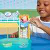 A child playing with a Peppa Pig water park toy. Náhľad obrázku produktu