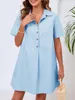 Ein locker sitzendes Sommerkleid für Damen mit Knopfleiste. Produktbild-Vorschau 3