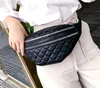 Grand sac réniforme en cuir souple Eco matelassé pour Voir les images du produit 25