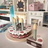 Drewniany tort urodzinowy Tooky ze świeczkami z rzepy Podgląd zdjęcia produktu 6