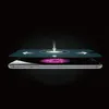 A screen protector is being applied to a smartphone. Anteprima dell’immagine prodotto