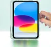 A hand is shown adjusting the edge of a clear tablet case on a tablet. Produktbild-Vorschau