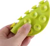 A hand is holding a green suction mat with yellow suction cups. Anteprima dell’immagine prodotto