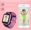 A smartwatch for children is shown next to a smartphone displaying a photo of a child. Produktbild-Vorschau
