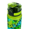 Close-up of the top of a green water bottle with a soccer-themed design. Anteprima dell’immagine prodotto