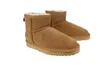 A pair of tan suede boots with white fur lining, presented on a white background. Produktbild-Vorschau