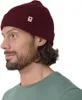 A man wearing a maroon beanie. Náhled obrázku produktu